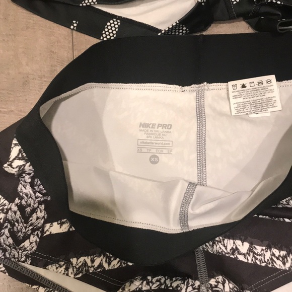 BUNDLE Nike Pros (hardly worn) small - Picture 3 of 3